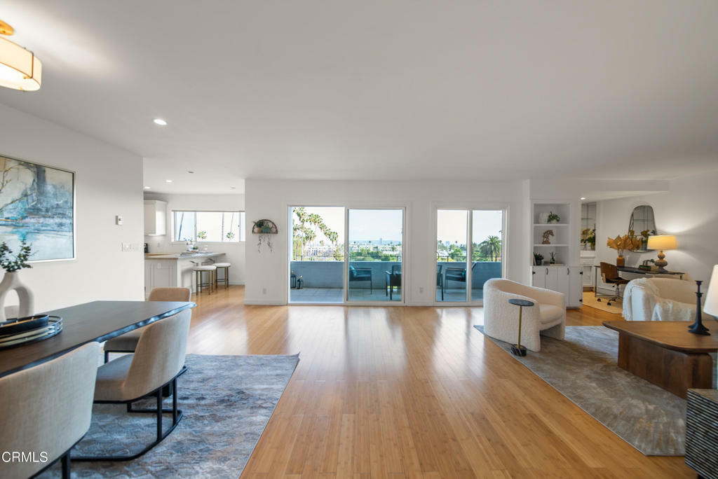 Property Photo: 7560 Hollywood Boulevard 409 CA 90046