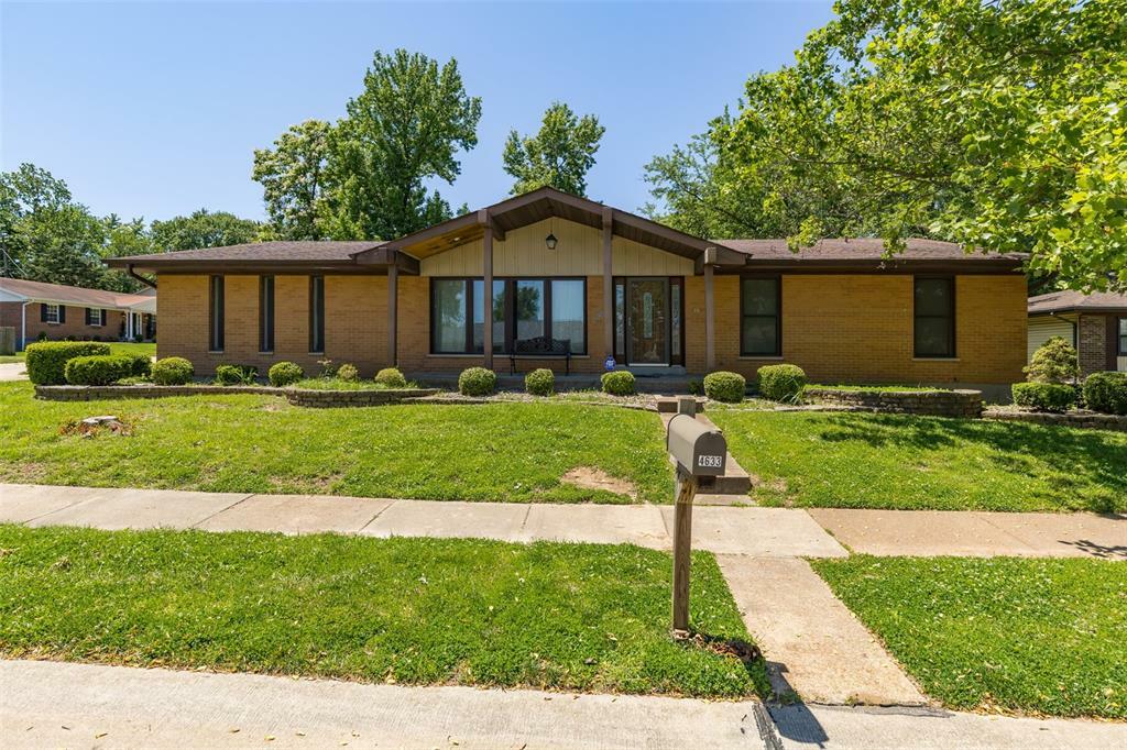 Property Photo: 4633 Villa Knoll Drive MO 63128