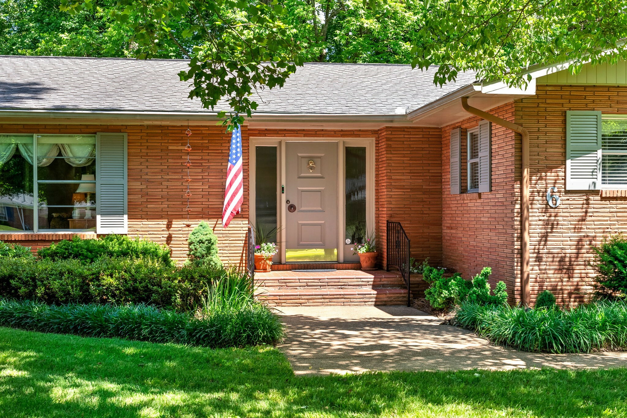 Property Photo:  6 Canterbury Rd  TN 37043 