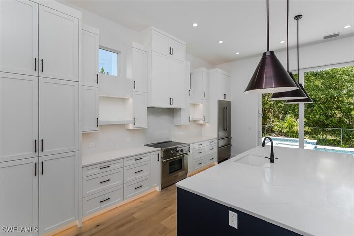 Property Photo:  2854 Coach House Way  FL 34105 