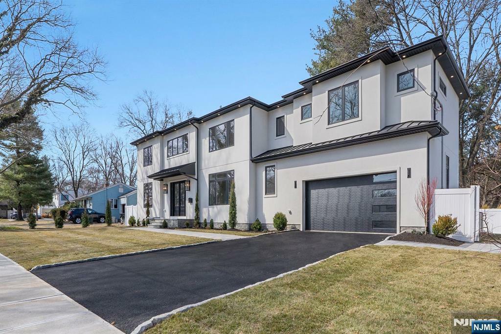 623 Alberta Drive  Paramus NJ 07652 photo