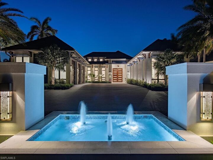 Property Photo:  661 Galleon Dr  FL 34102 