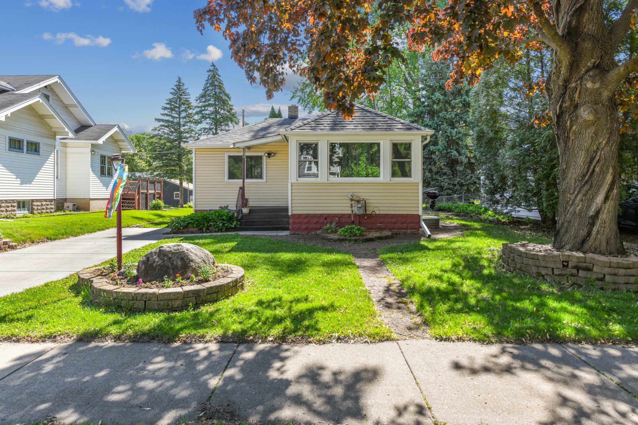 Property Photo: 926 Bellows Street MN 55118