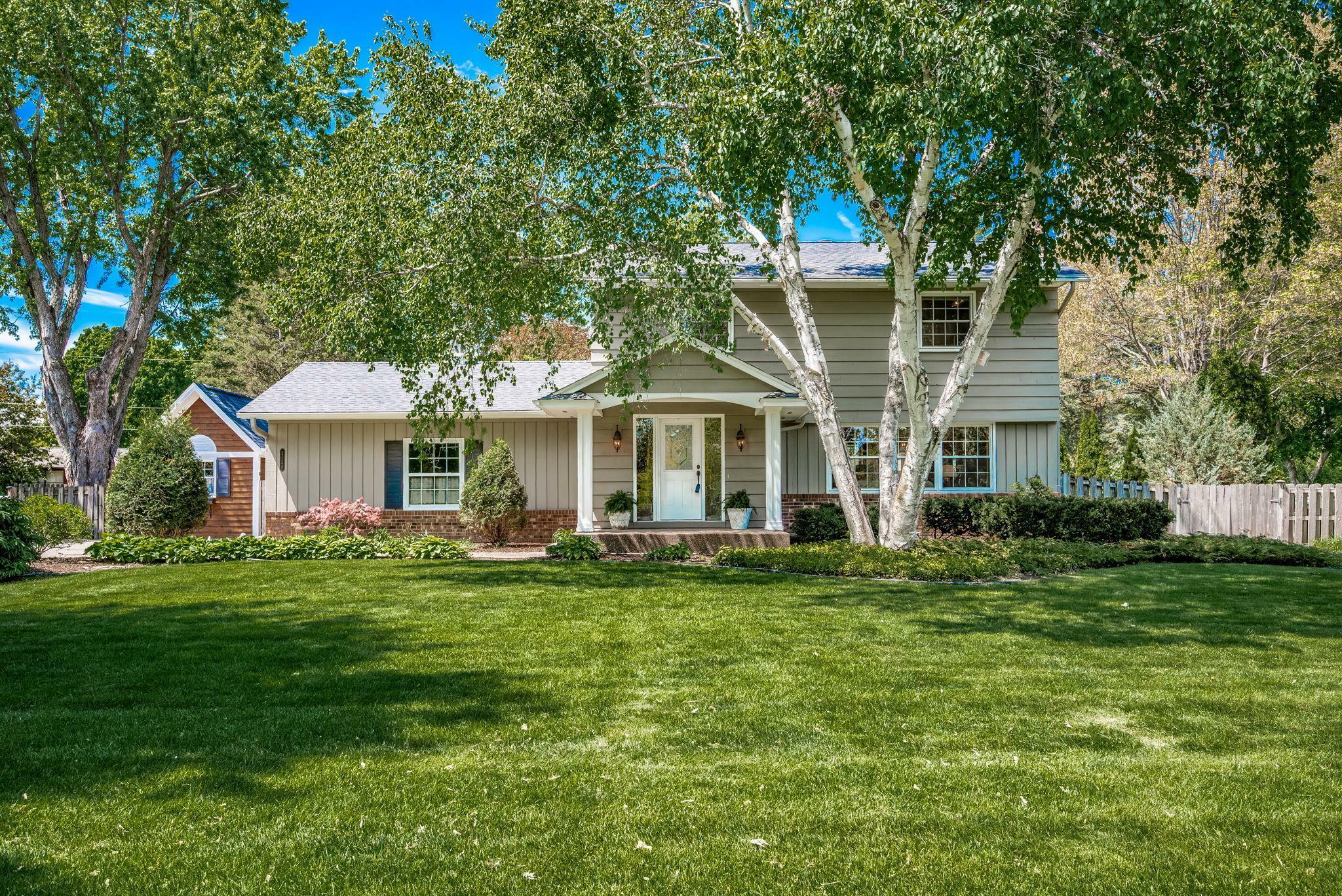 Property Photo: 2135 Shadyview Lane N MN 55447