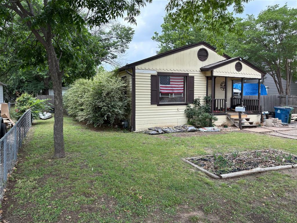 Property Photo:  1120 S Pine Street  TX 75050 