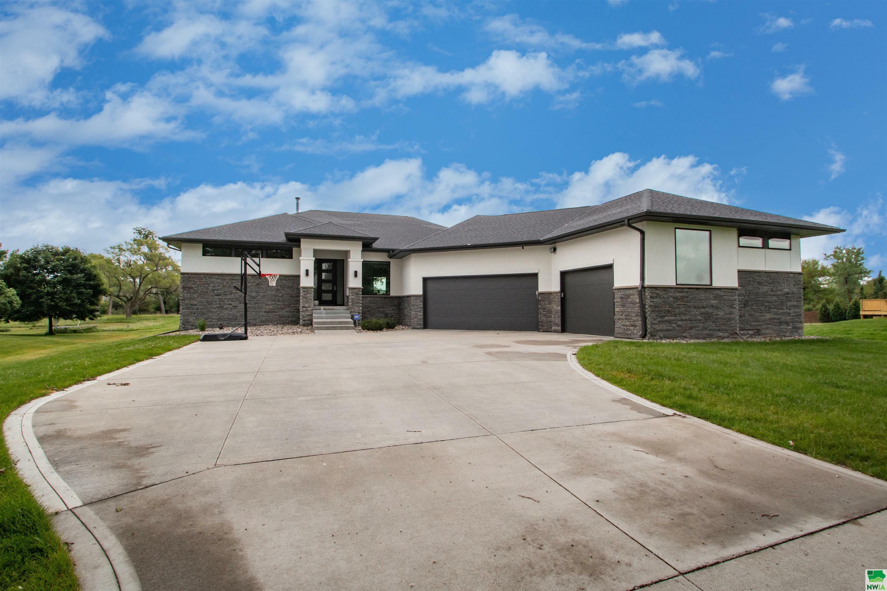 Property Photo: 920 Wynstone Drive SD 57038
