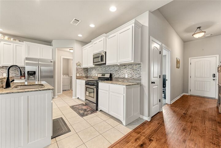 Property Photo: 811 SW Pure Globe Street AR 72712