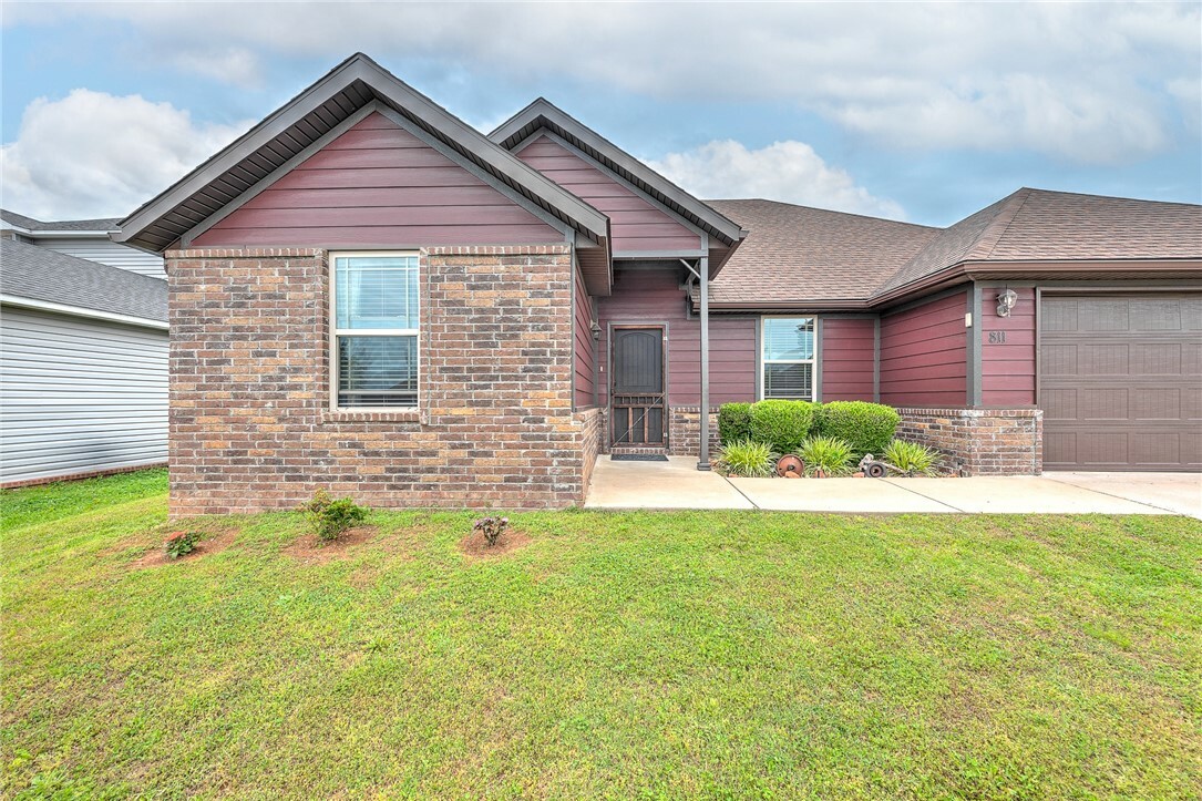 Property Photo: 811 SW Pure Globe Street AR 72712
