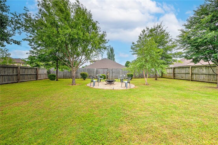 Property Photo:  811 SW Pure Globe Street  AR 72712 