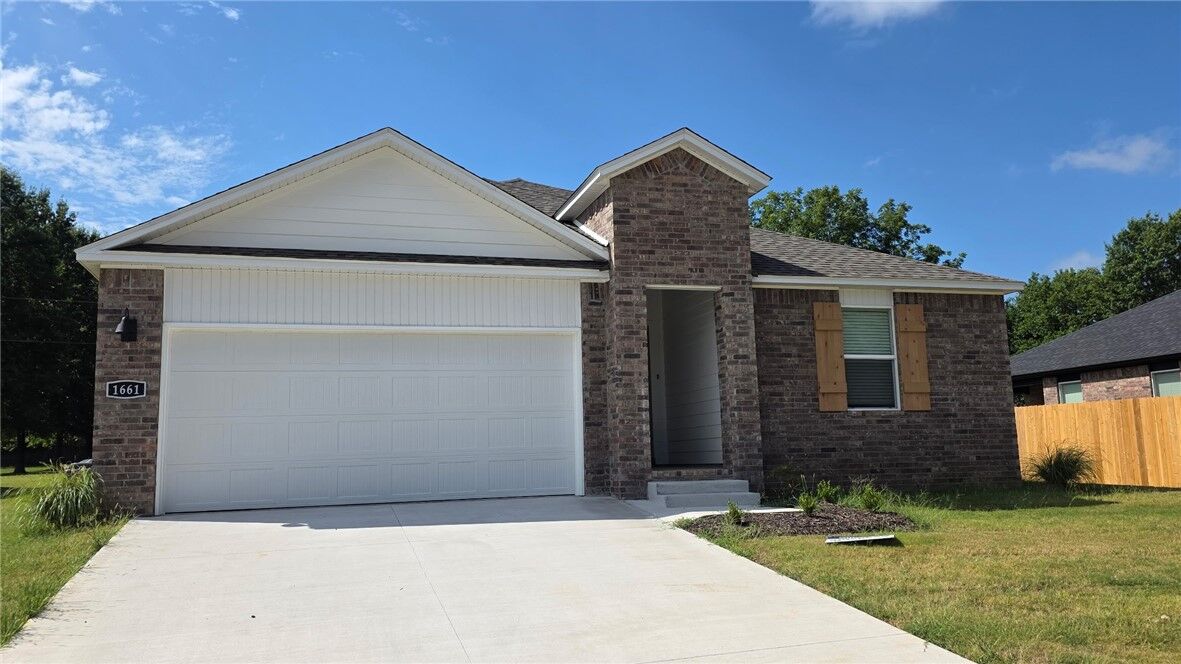 Property Photo: 1661 Ridgeview Drive AR 72762
