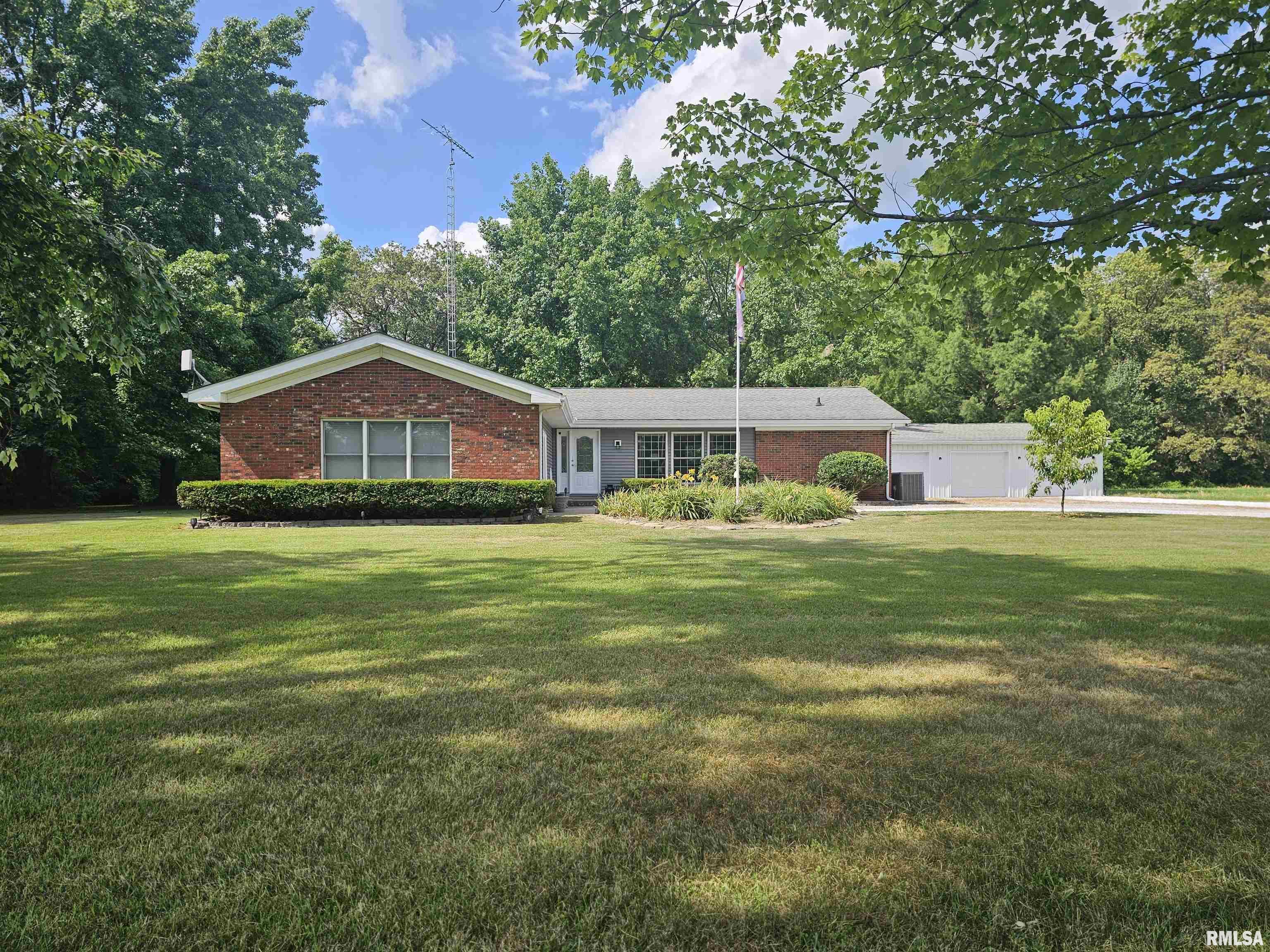 Property Photo: 17306 E Illinois Highway 142 IL 62872