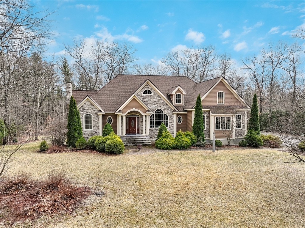 Property Photo:  7 Buckhide Rd  NH 03087 