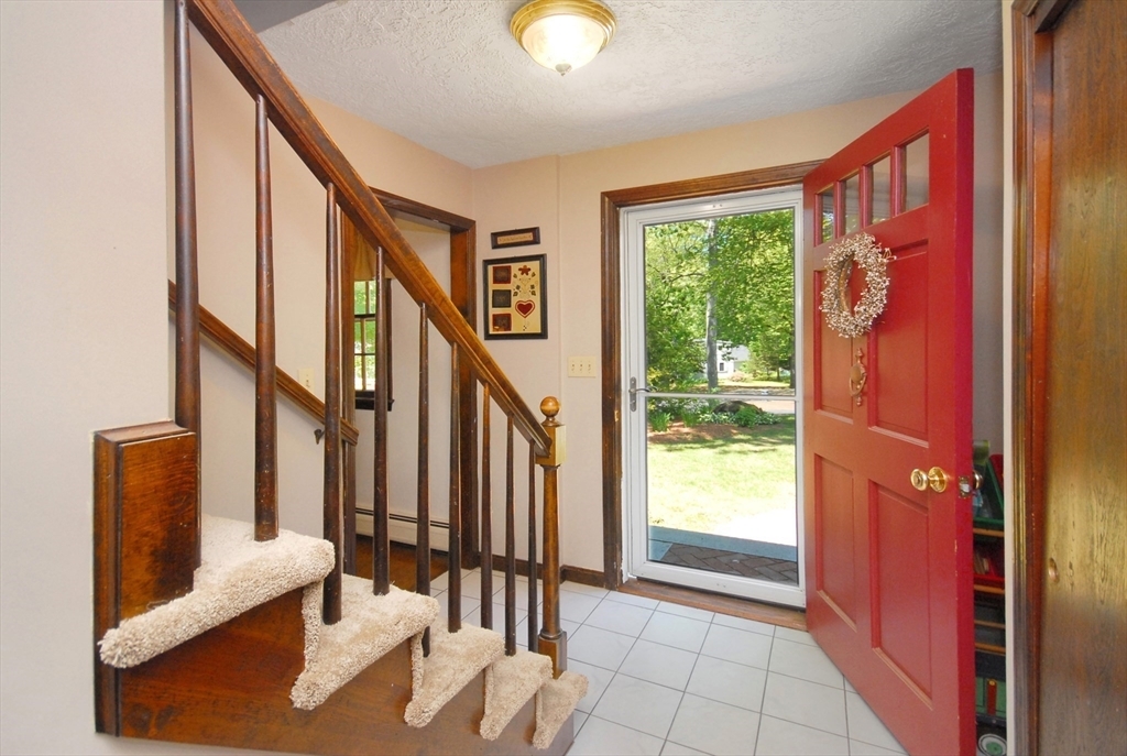 Property Photo:  7 Country Ln  MA 01754 