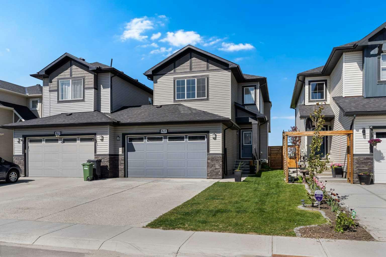 Property Photo: 825 Edgefield Street AB T1P 0H6