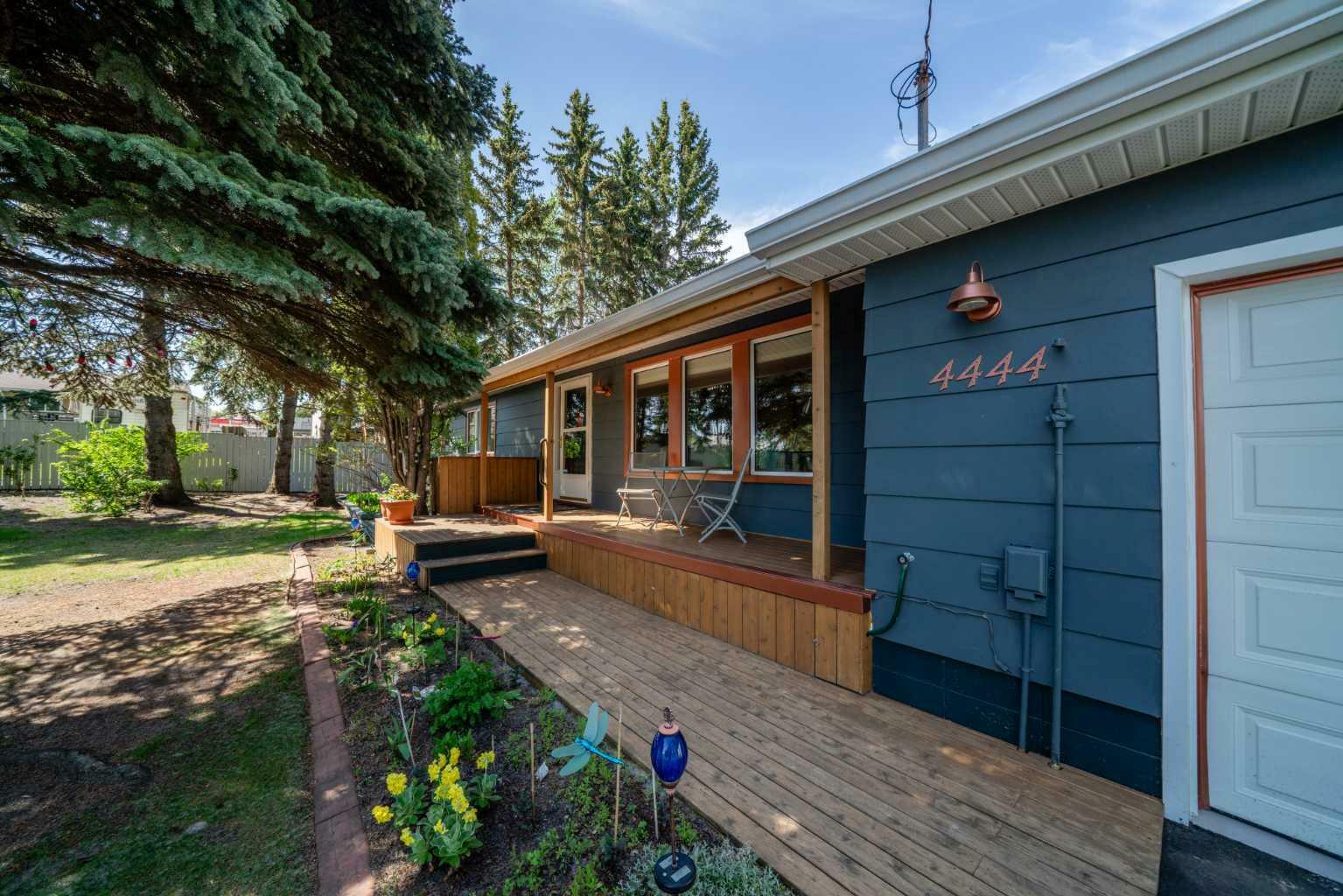 Property Photo: 4444 50 Street AB T4S 1L6