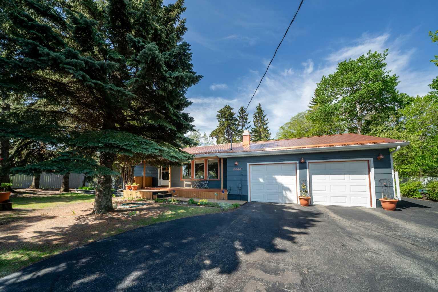 Photo de la propriété: 4444 50 Street AB T4S 1L6