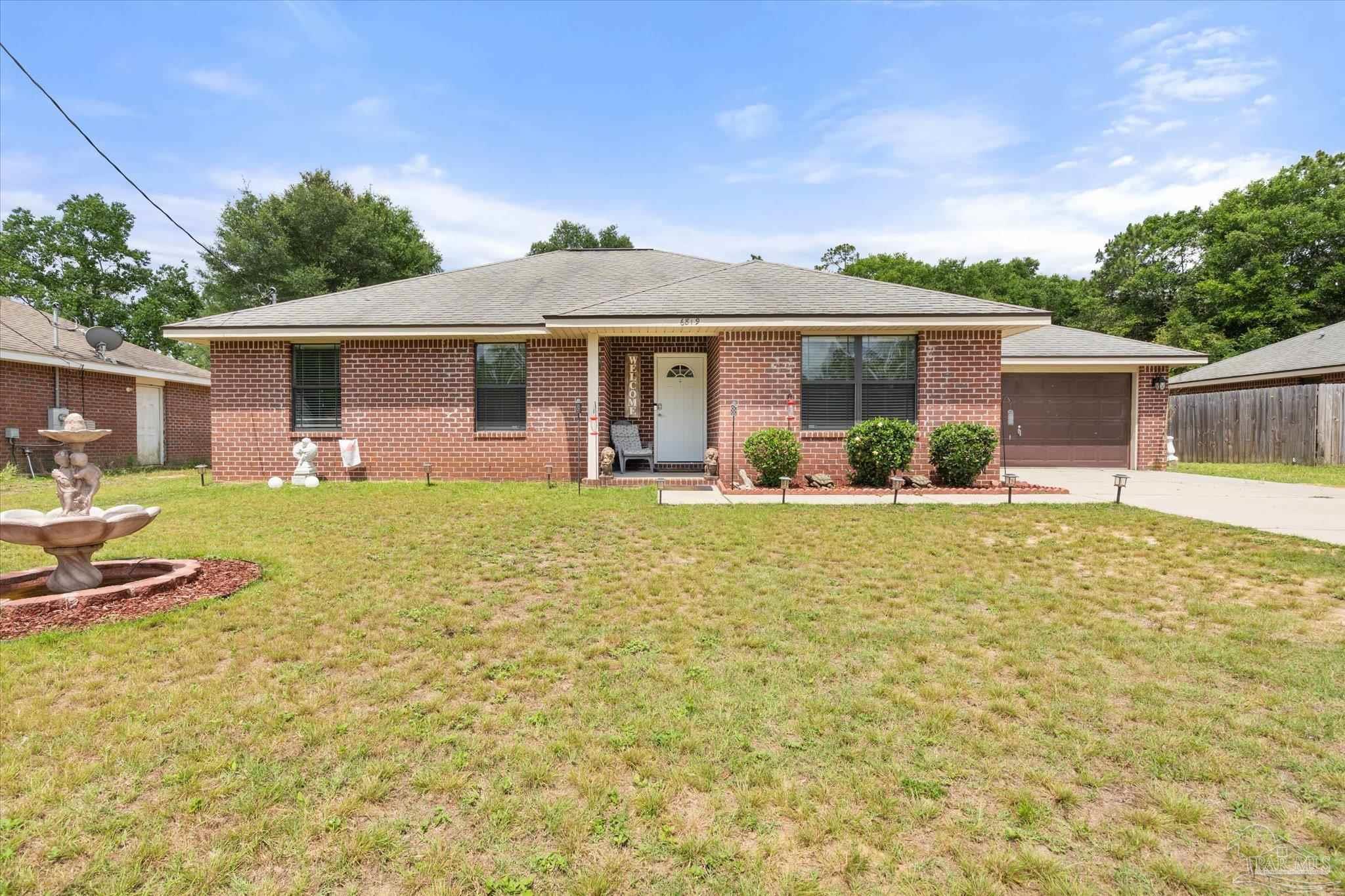 Property Photo: 6819 Old West Ln FL 32570