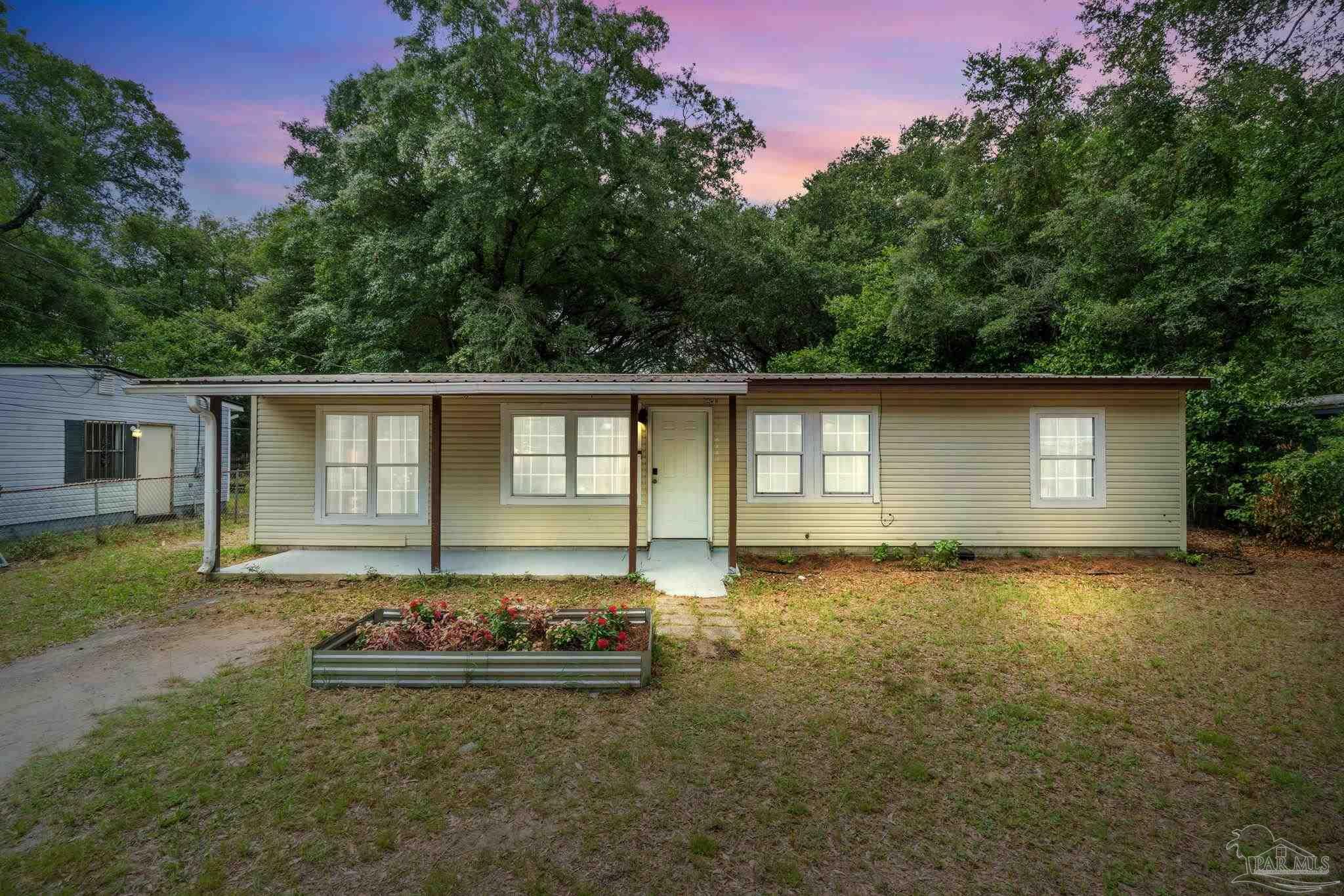 Property Photo:  6483 Skyline Dr  FL 32570 
