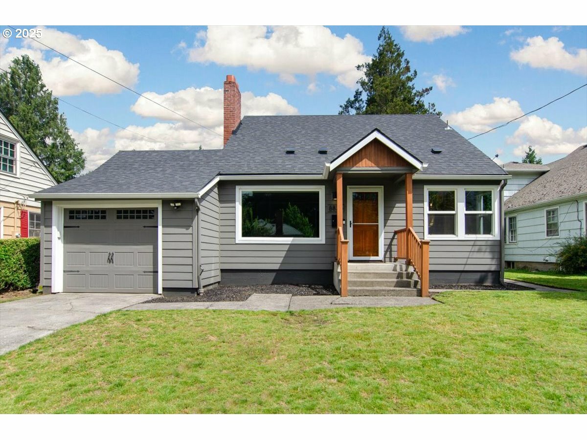 Property Photo: 8835 NE Broadway OR 97220