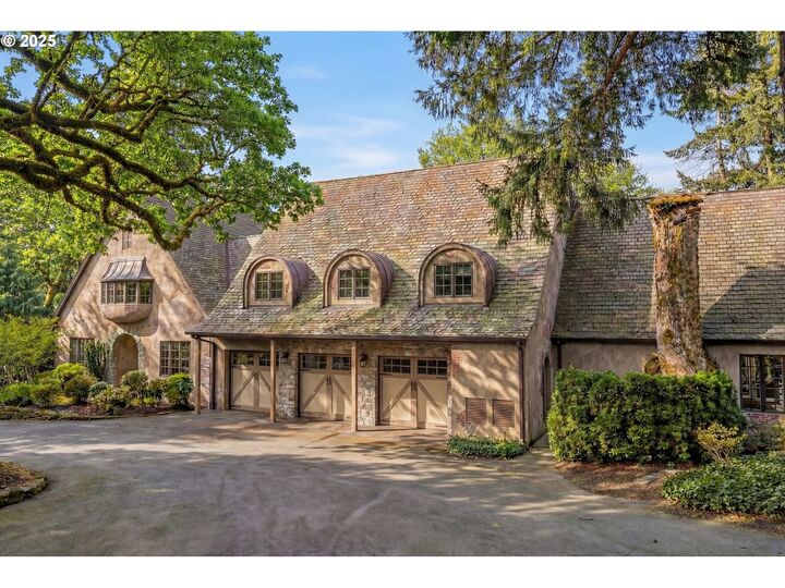 Property Photo: 1500 SE Waverly Dr OR 97222