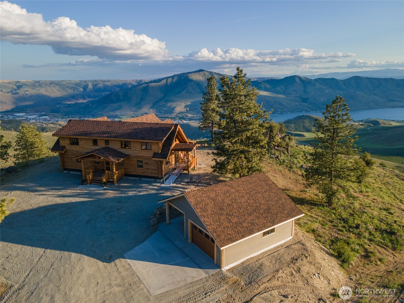 Property Photo: 1831 Cottontail Lane WA 98816