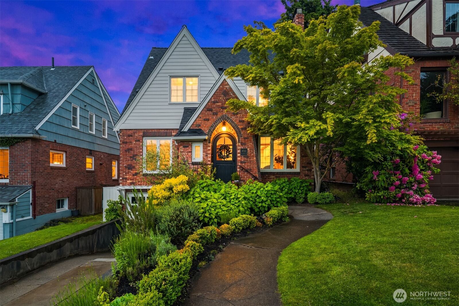 Property Photo: 4332 NE 43rd Street WA 98105