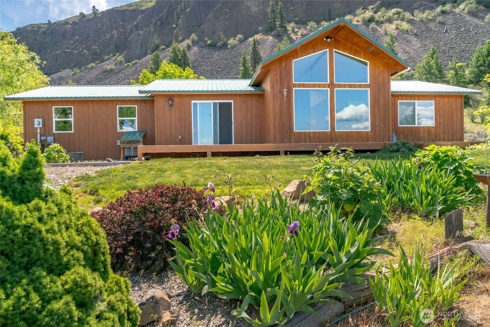 Property Photo:  4095  Cathedral Rock Rd  WA 98828 