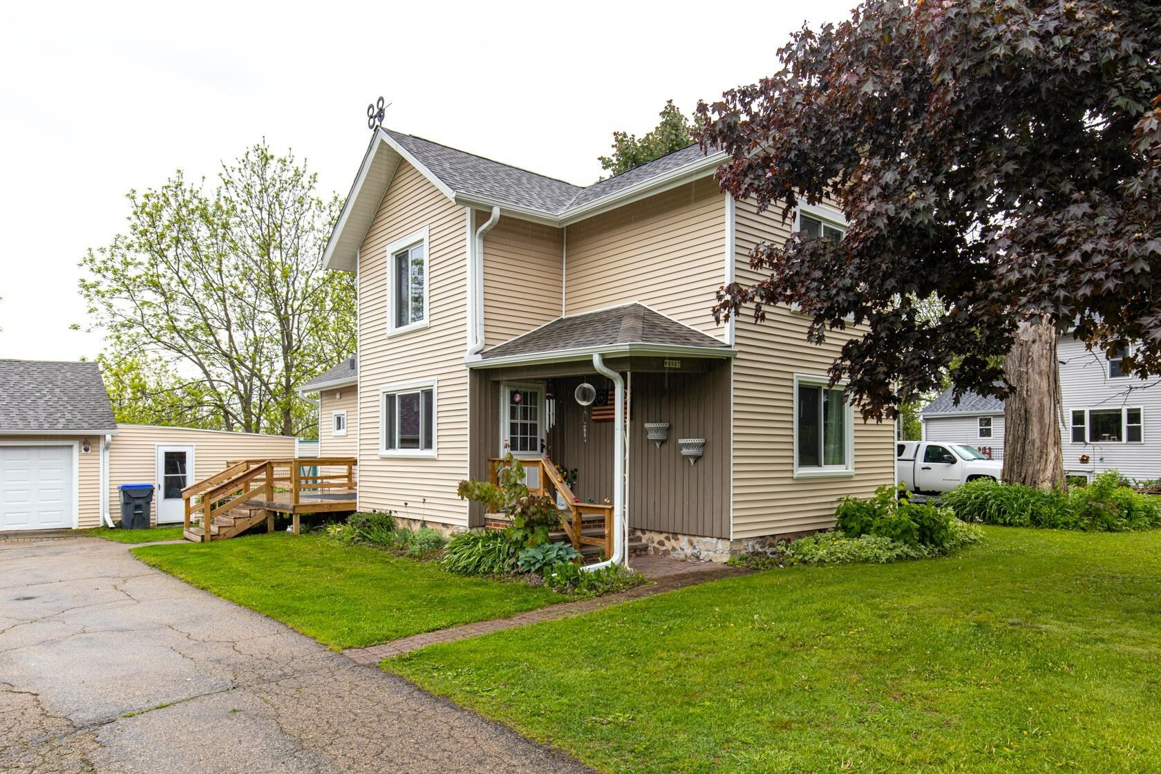 Property Photo: W8987 State Road 96 WI 54944