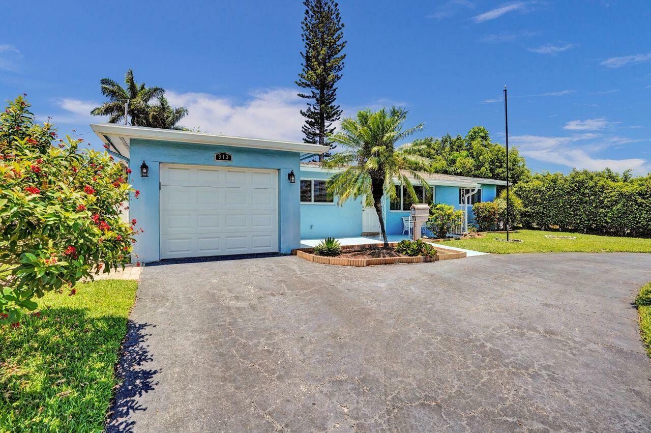 Property Photo: 913 SE 16 Place FL 33441