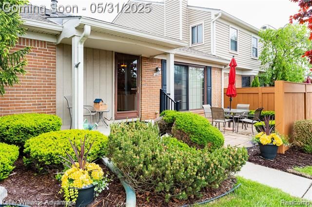 Property Photo:  22152 Edgewater  MI 48375 