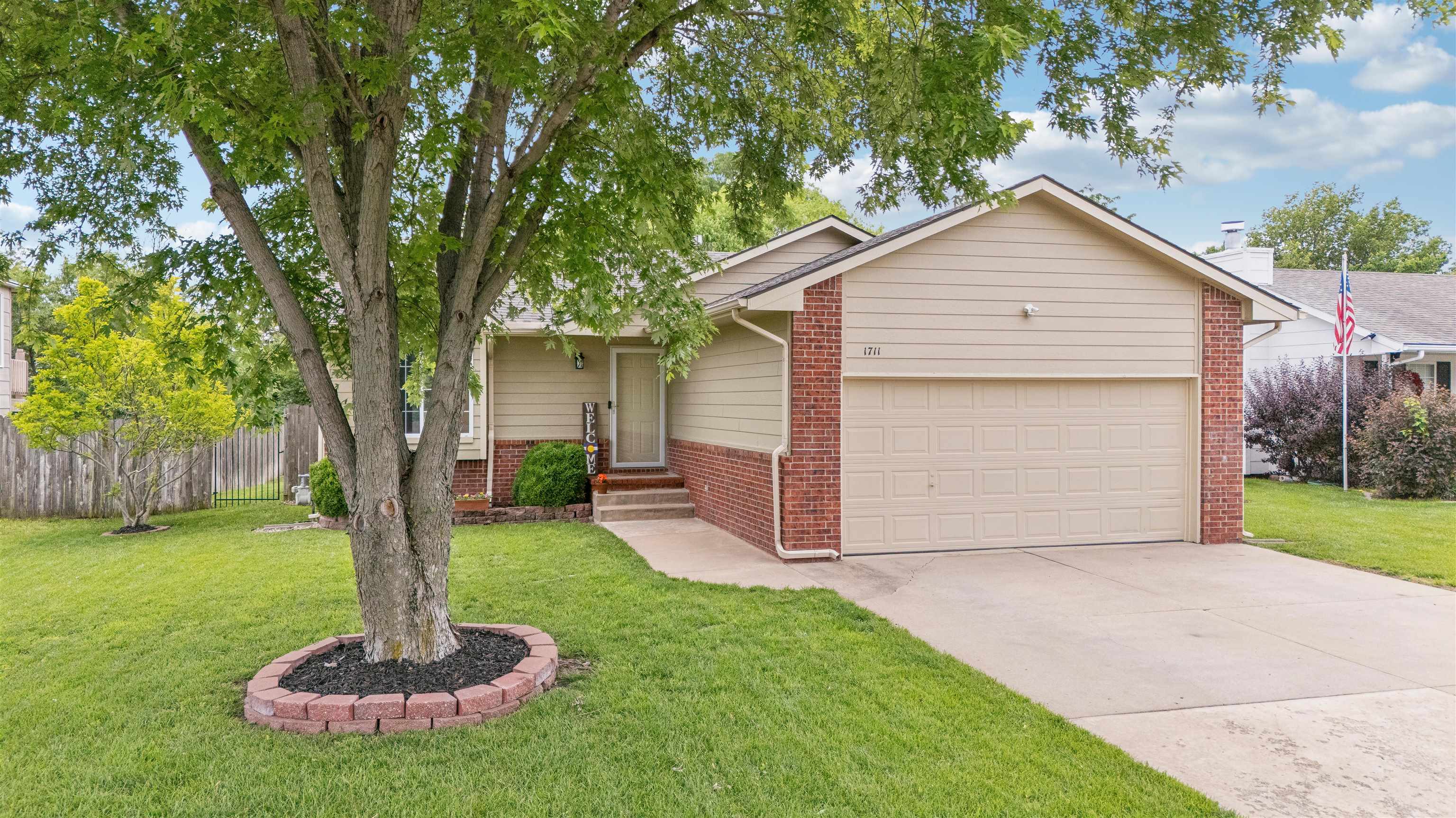 Property Photo:  1711 Summerwood St  KS 67052 