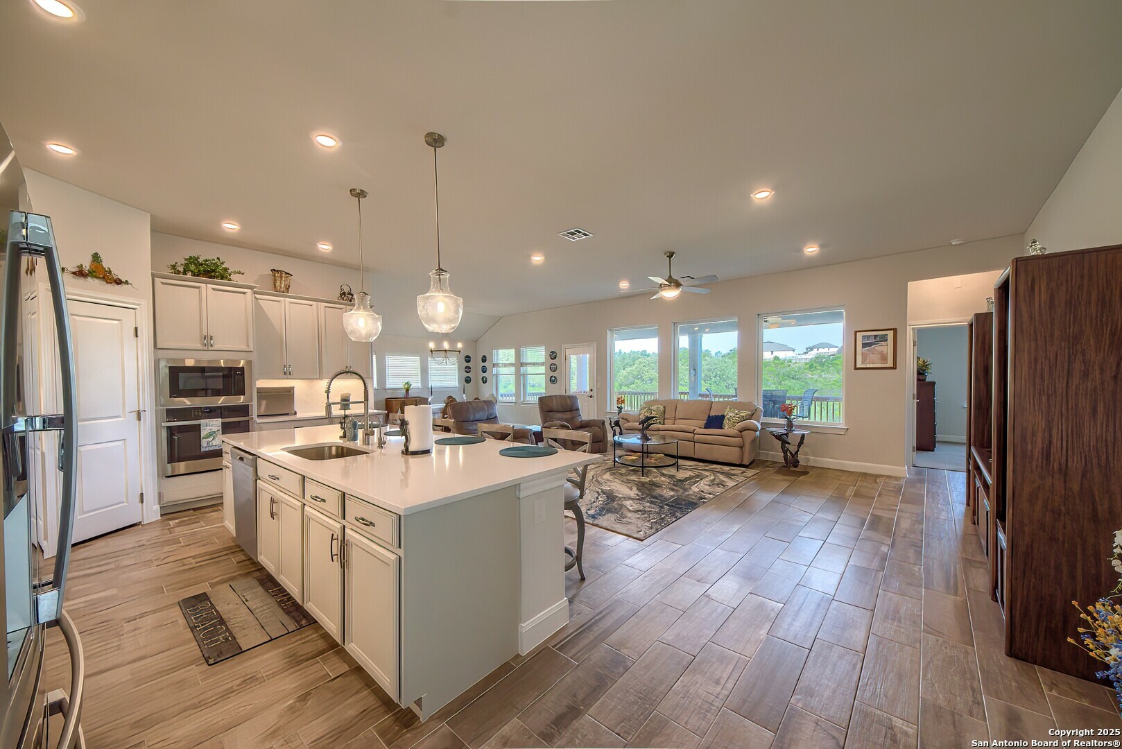 Property Photo: 14815 Highdere TX 78245