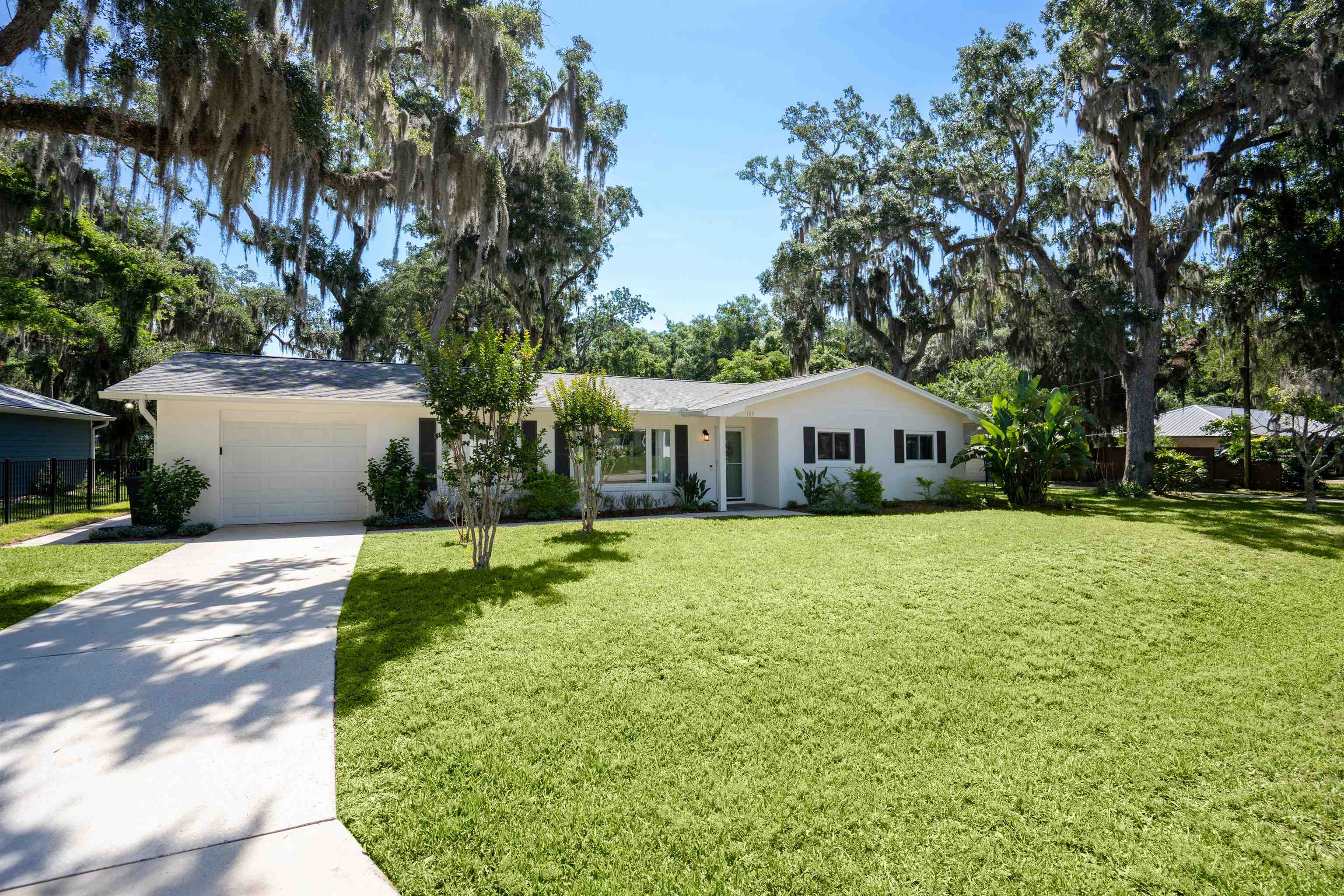 Property Photo: 103 Linden Rd FL 32086
