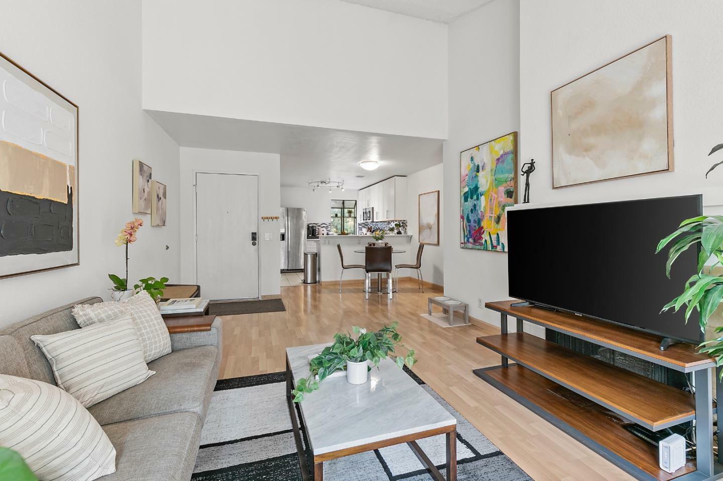 Property Photo: 37000 Meadowbrook Common 202 CA 94536