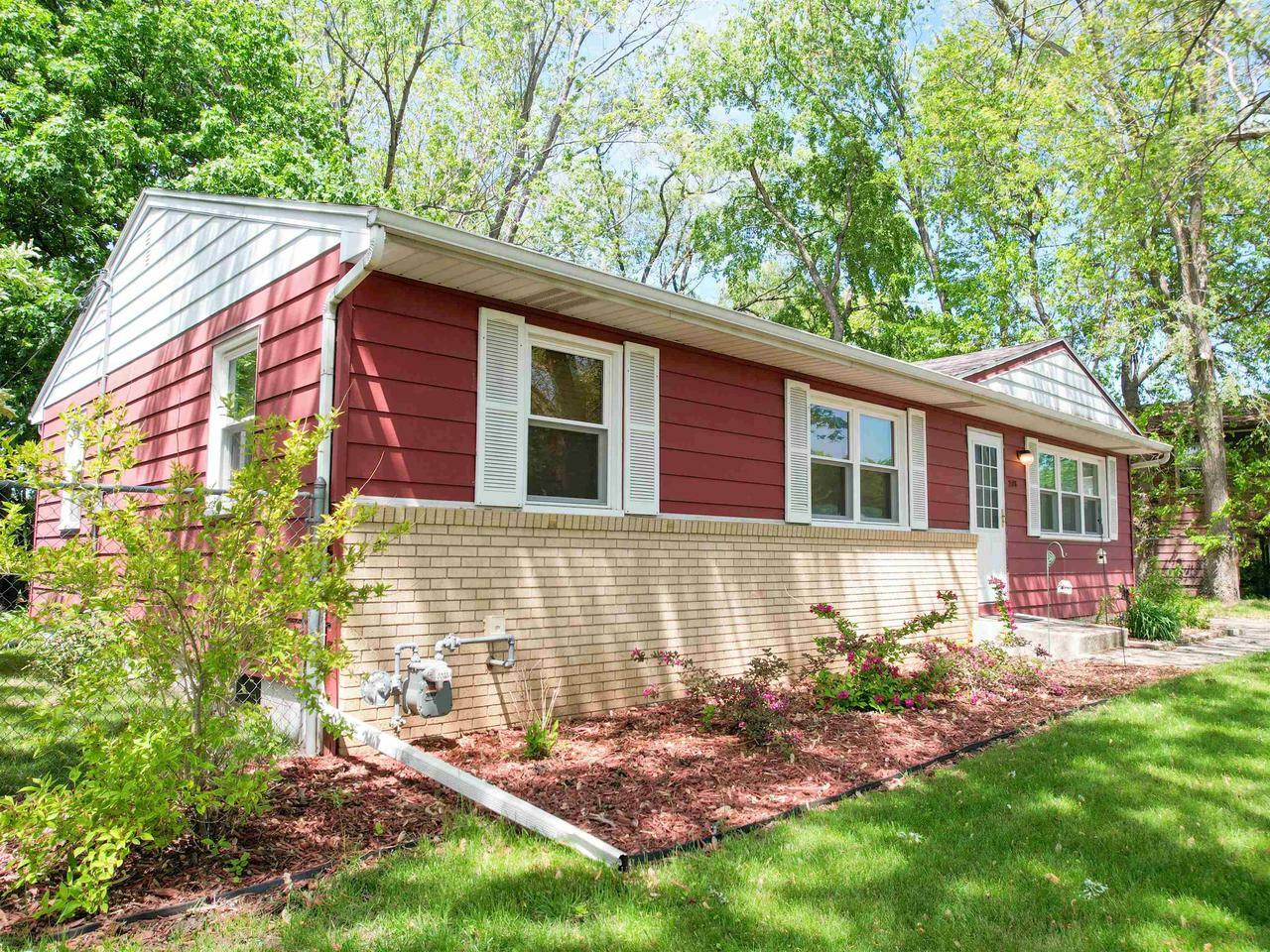 Property Photo: 2508 Robinson Drive WI 53511