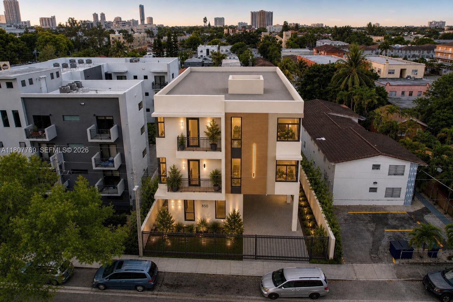 Property Photo:  850 SW 2nd St  FL 33130 