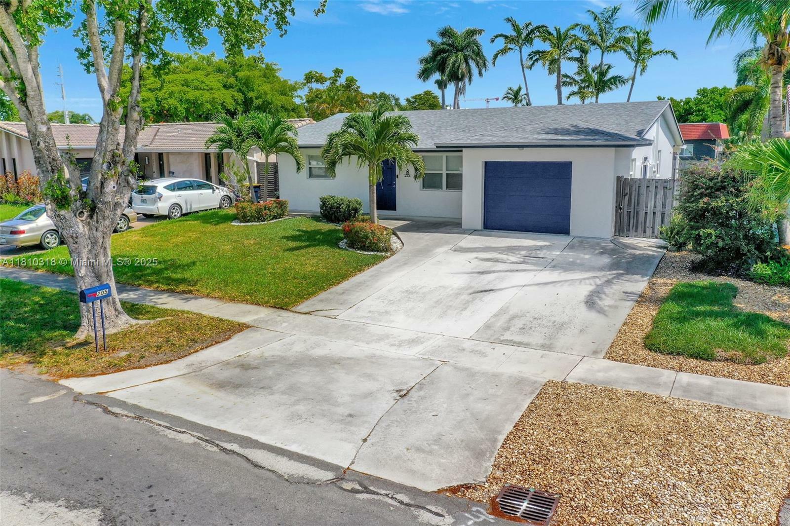 Property Photo:  205 SE 5th St  FL 33004 