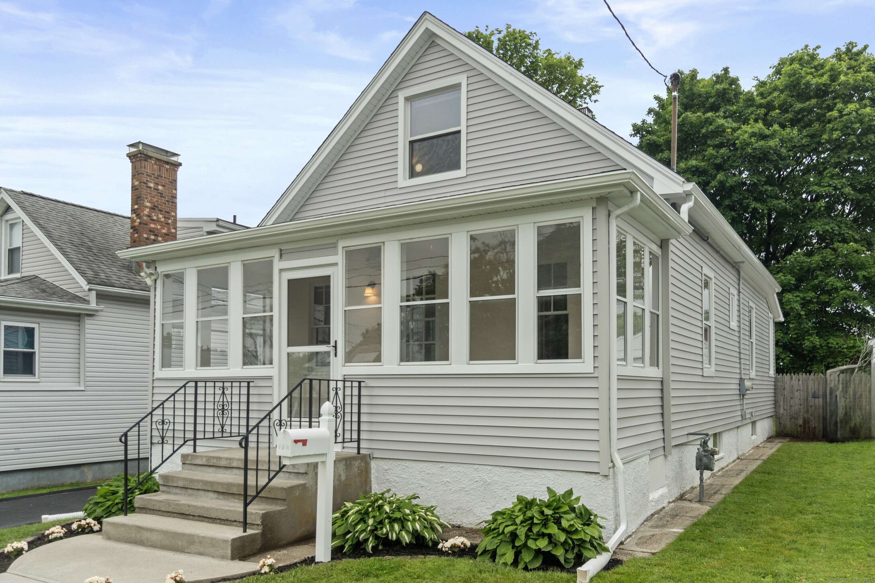 Property Photo:  128 Grove Place  CT 06516 