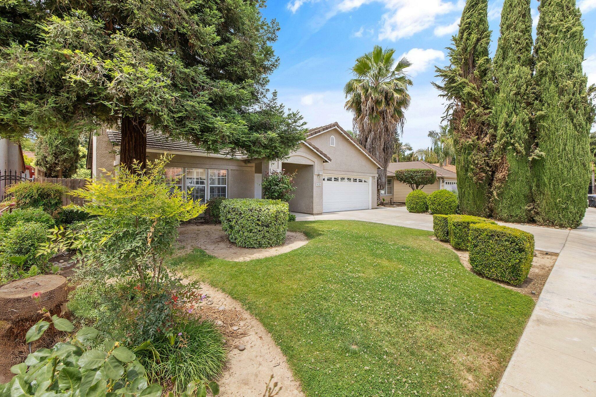 Property Photo: 1131 N Noyes Court CA 93291