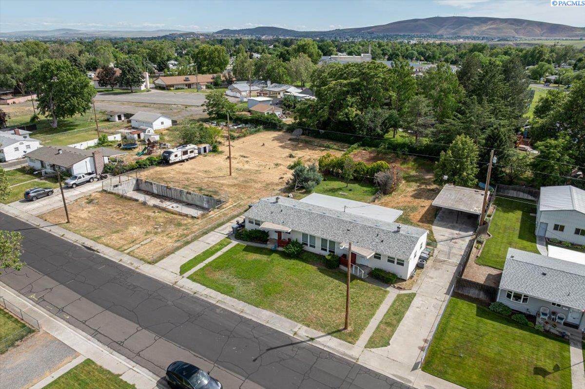 Property Photo: 2115/2117 Symons St WA 99354