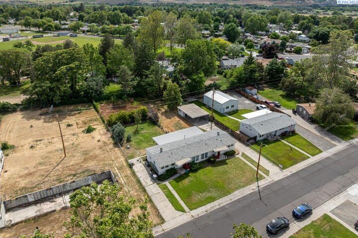 Property Photo: 2115/2117 Symons St WA 99354