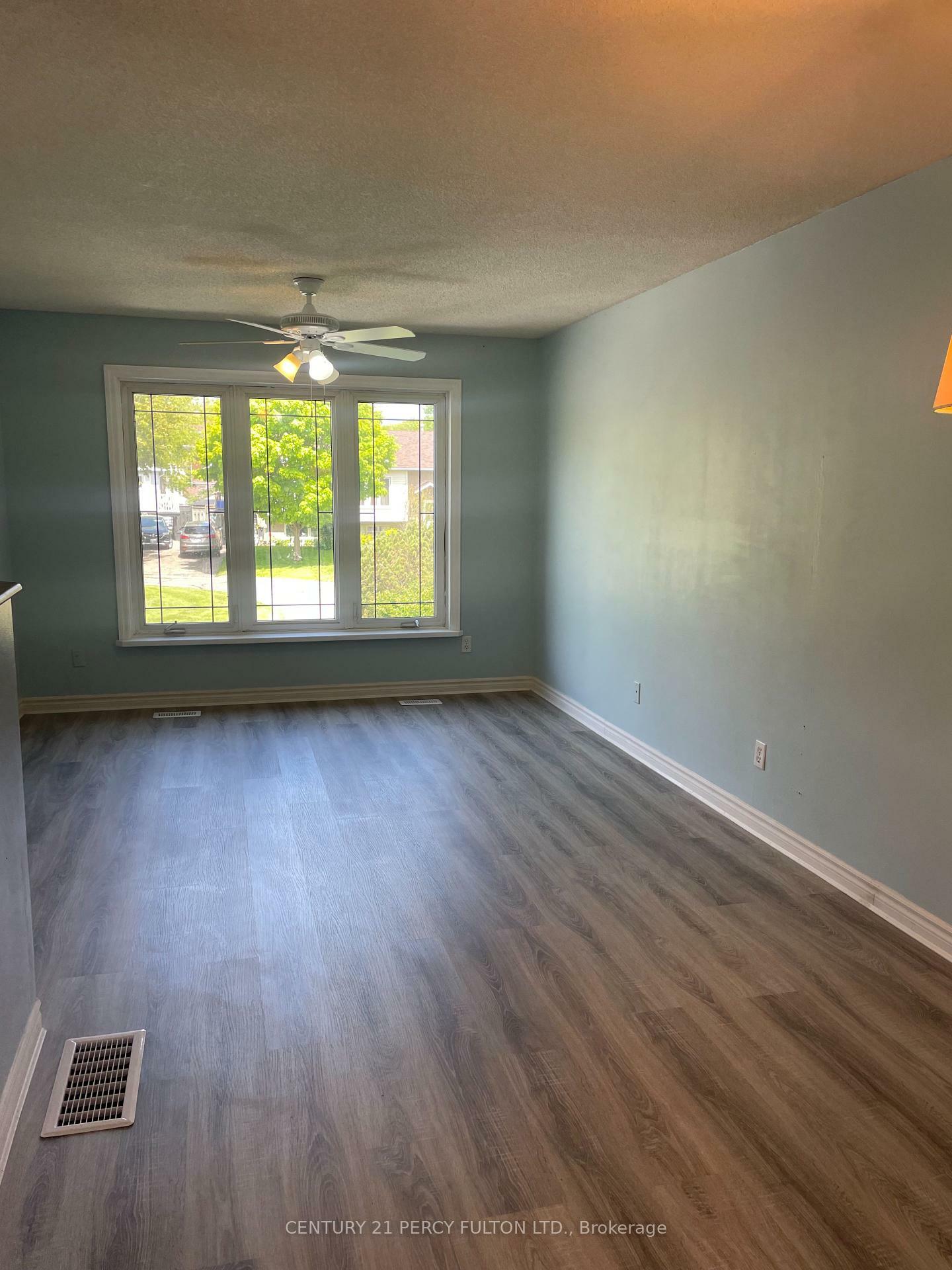 Photo de la propriété:  679 Frobisher Court Main  ON L1J 8M9 