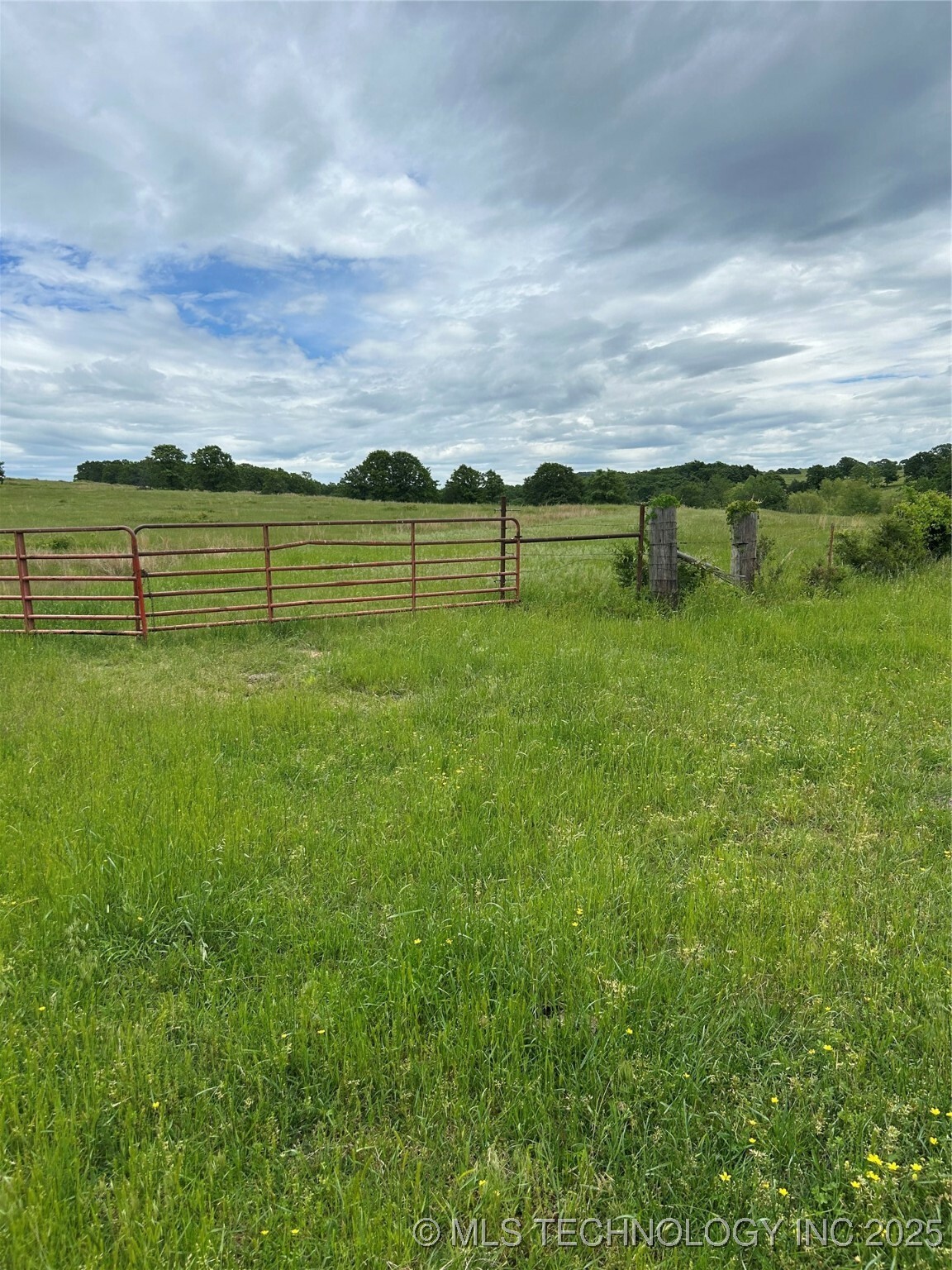 Property Photo:  0000 E 1001 Road  OK 74955 