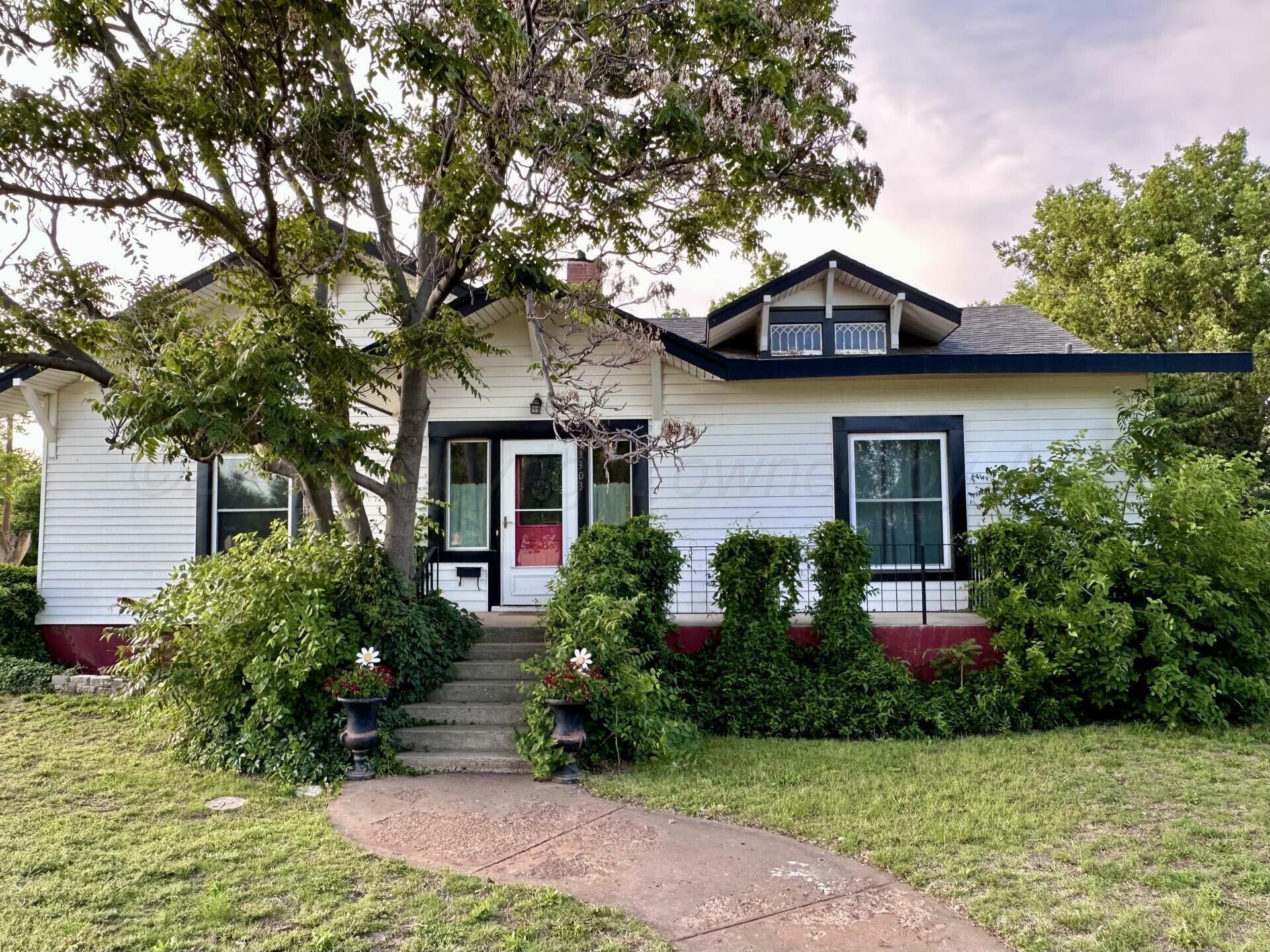 Property Photo: 1303 3rd Avenue TX 79015