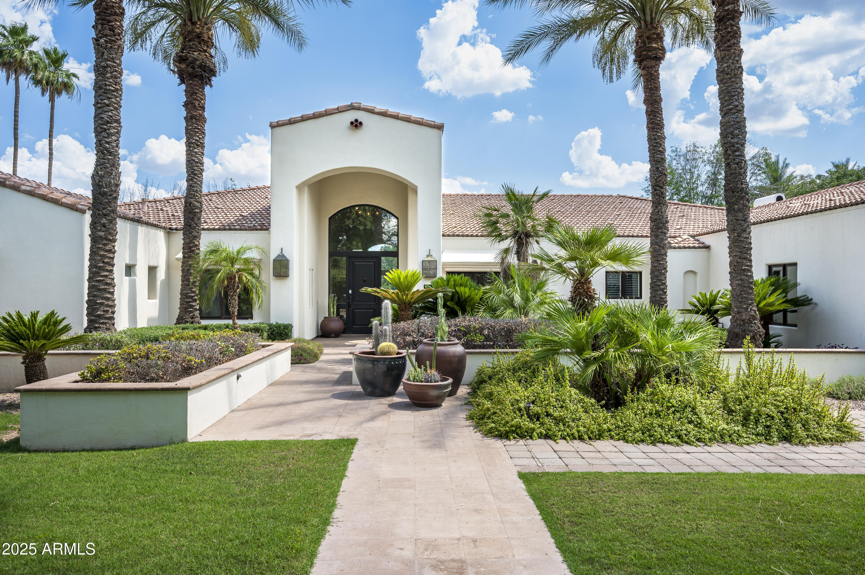 Property Photo: 7475 E Jackrabbit Road AZ 85250