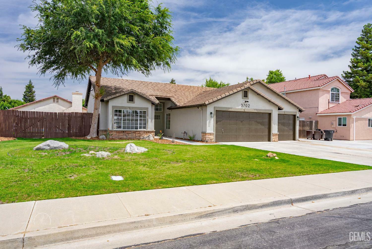 Property Photo: 3702 Bedrock Drive CA 93311