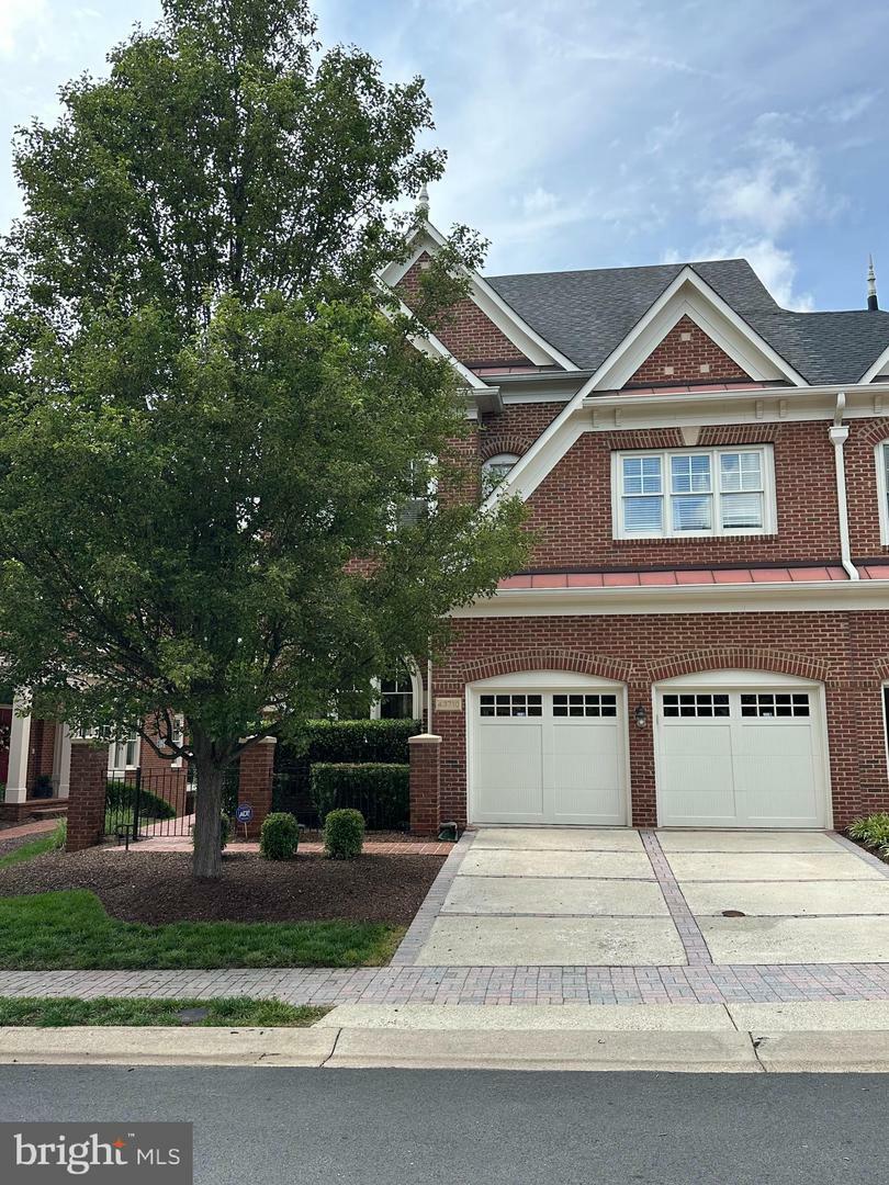 Property Photo: 43710 Burning Sands Terrace VA 20176