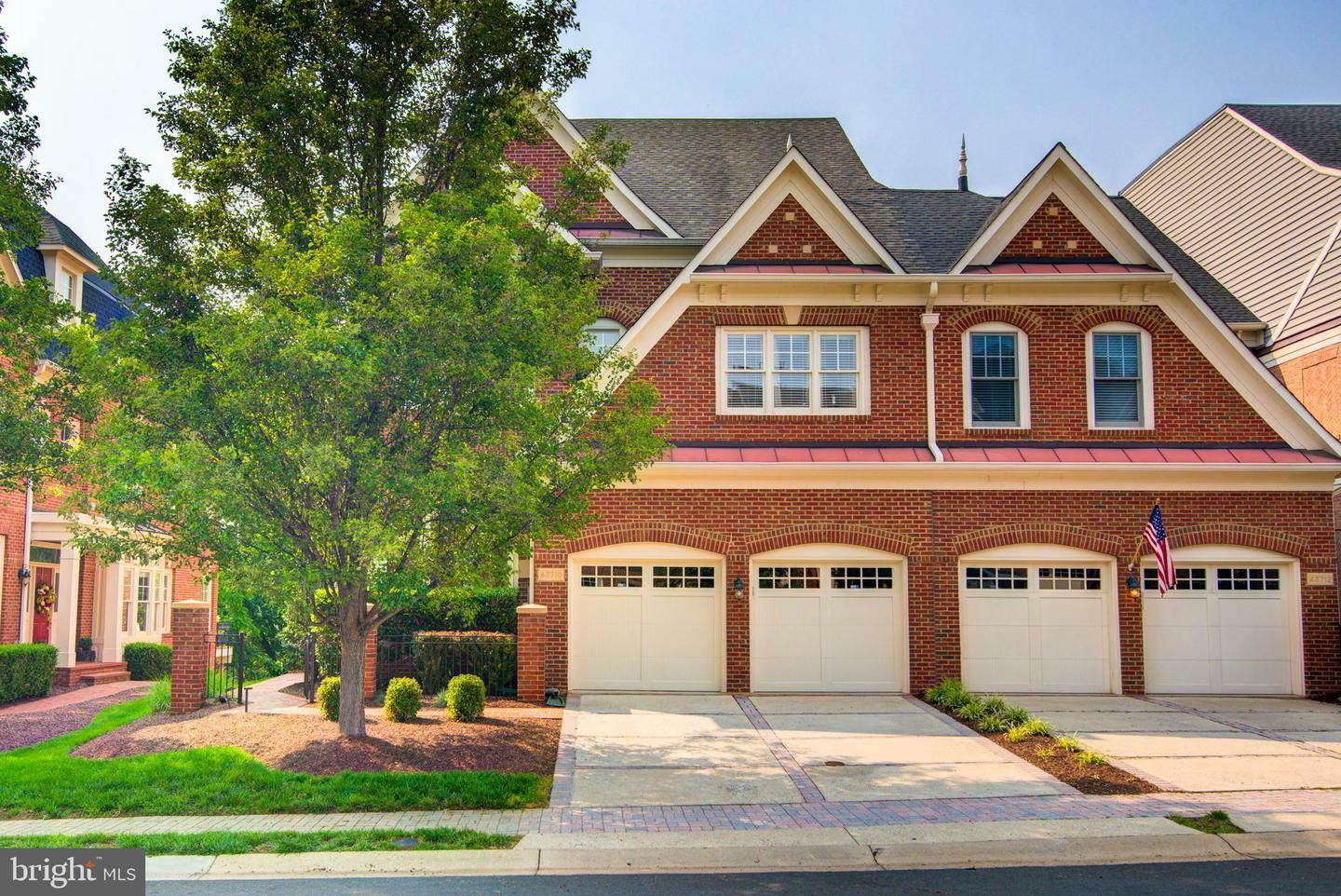 Property Photo: 43710 Burning Sands Terrace VA 20176