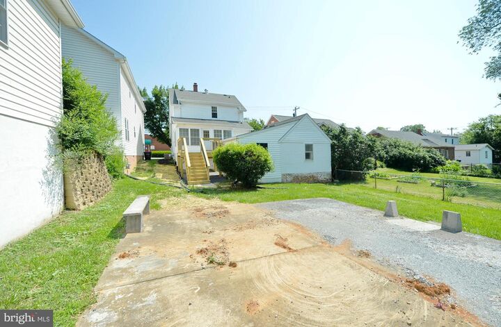 Property Photo: 31 W Whitlock Avenue VA 22601