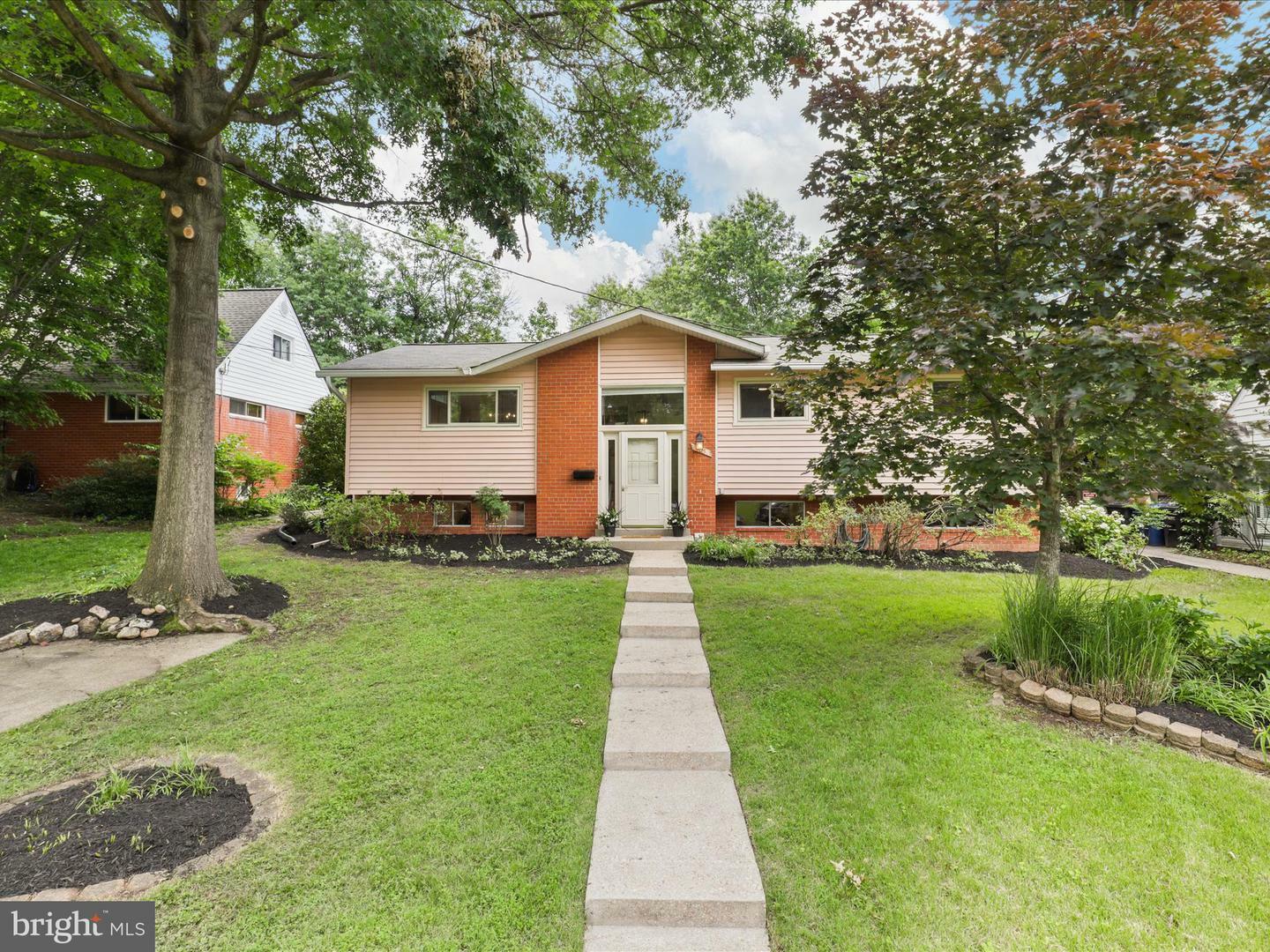 Property Photo: 905 Peele Place VA 22304